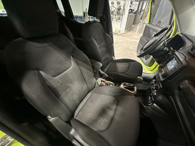 Used 2017 Hypergreen Clearcoat Jeep Latitude image 32