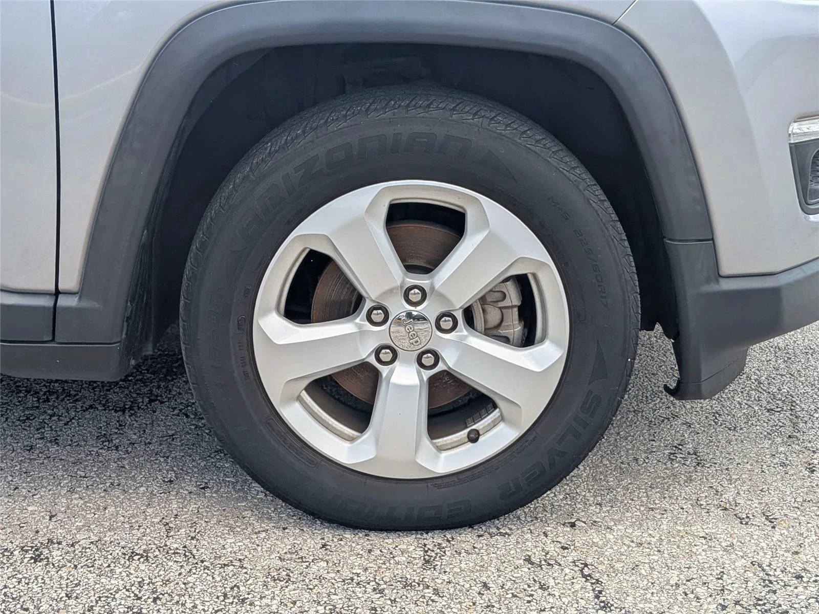 Used 2021  Jeep Latitude image 11