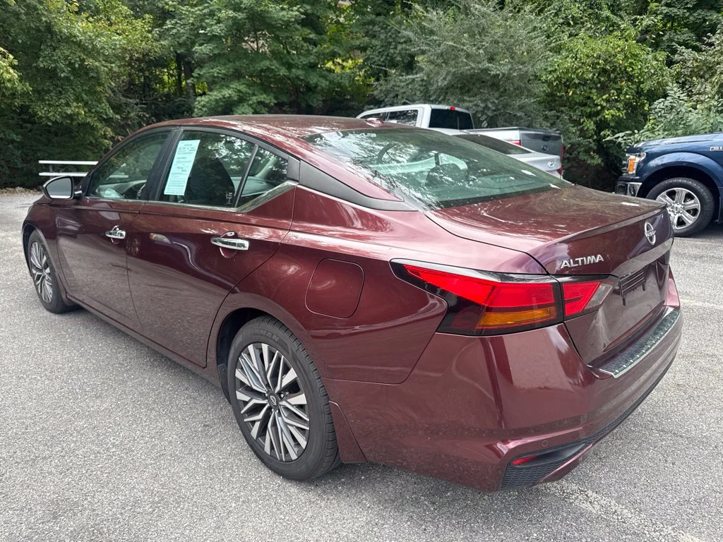 Certified Used 2023 Red Nissan 2.5 SV image 4