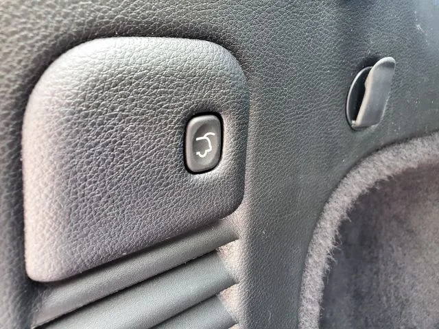 Used 2021 Black Jeep Trailhawk image 9