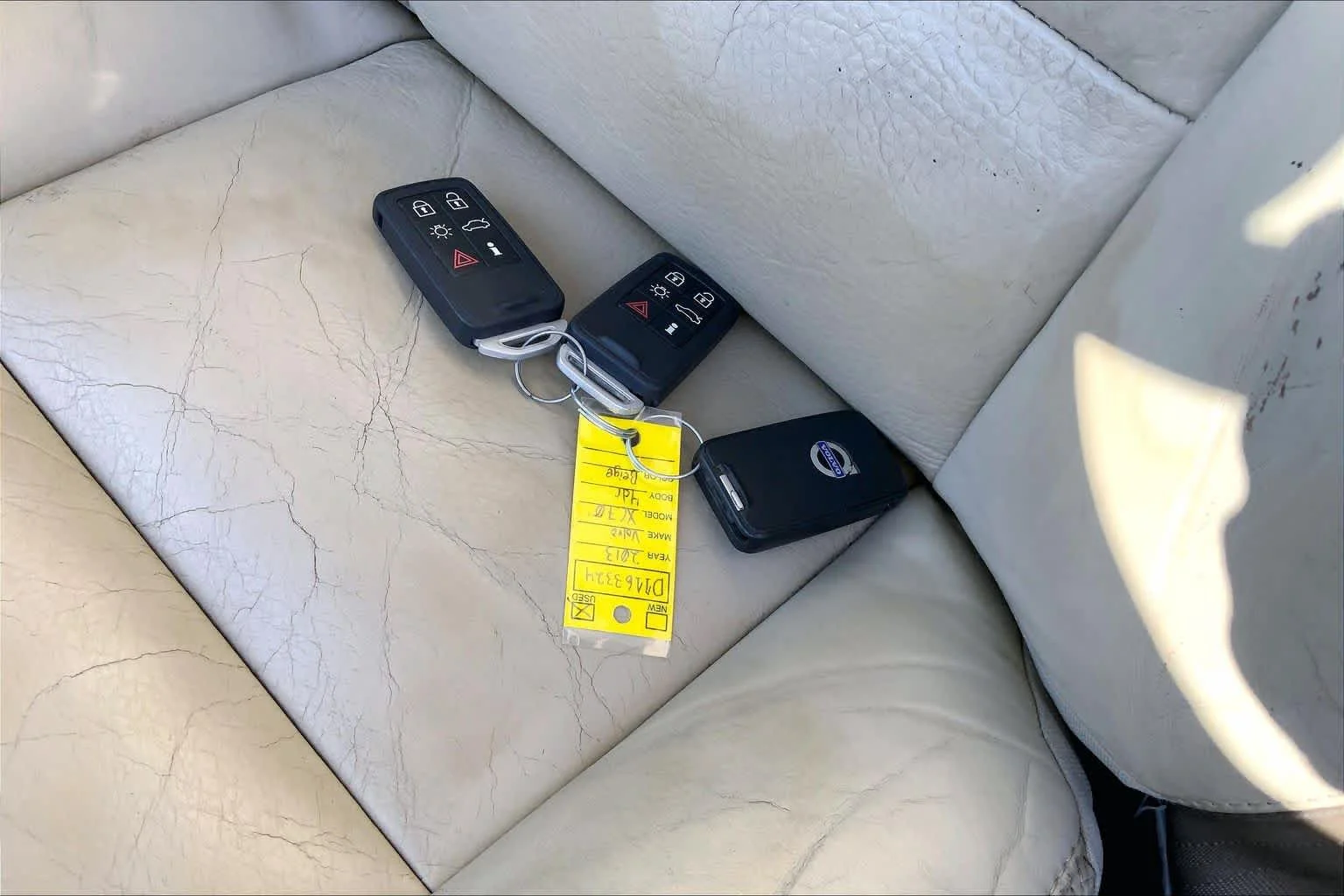 Used 2013 Twilight Bronze Metallic Volvo 3.2L image 13