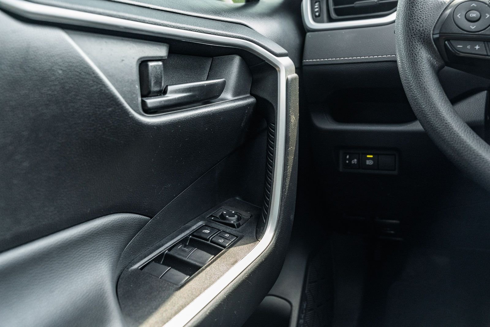 2023 Toyota RAV4 LE - Photo 27