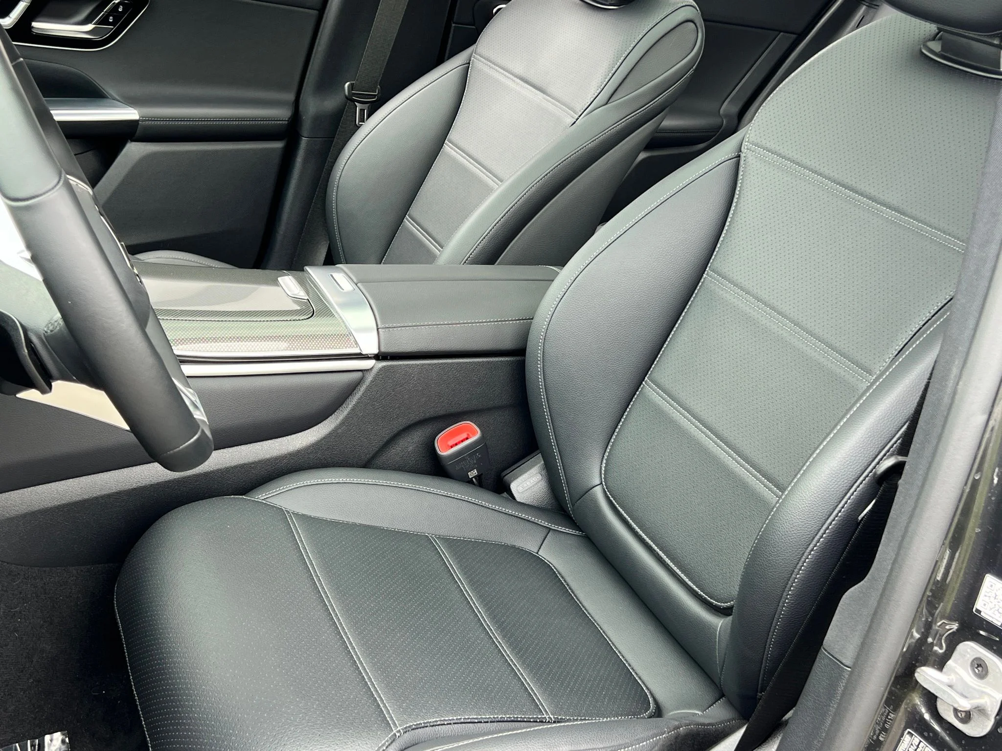 Used 2025 Gray Mercedes-Benz GLC 300 image 24