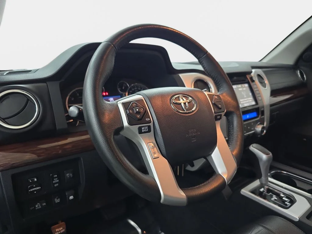 Used 2017  Toyota Limited image 18