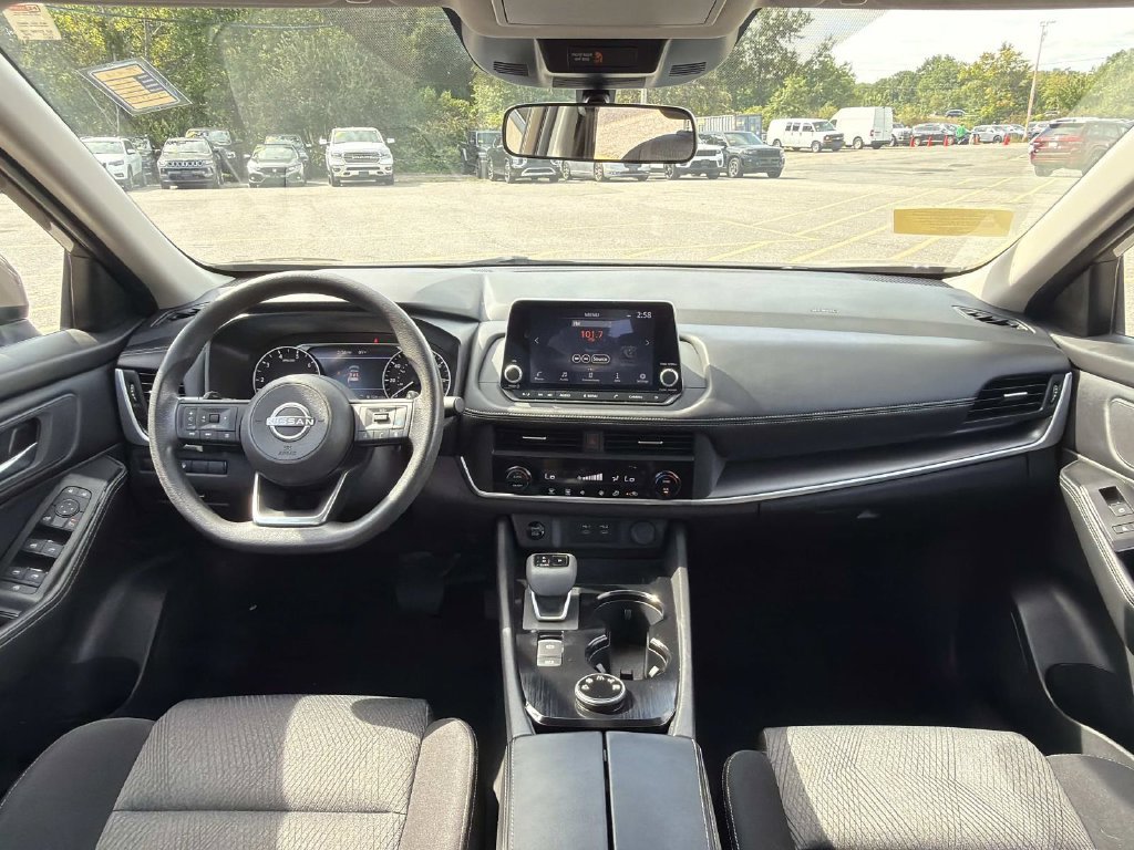 Used 2024  Nissan SV image 19