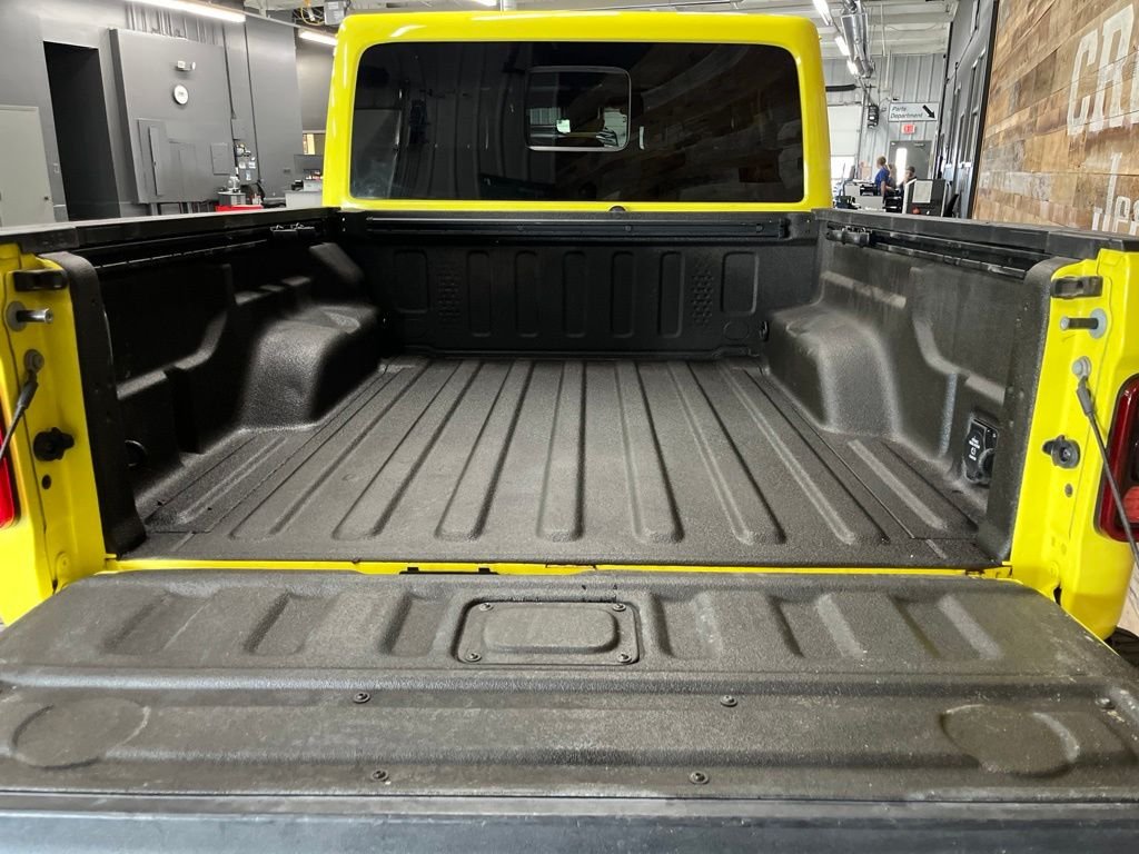 Used 2023 High Velocity Clearcoat Jeep Rubicon image 29