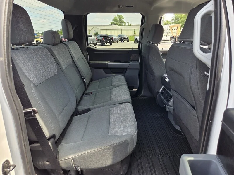 Used 2023 WHITE FORD XLT 4WD SUPERCREW 5.5