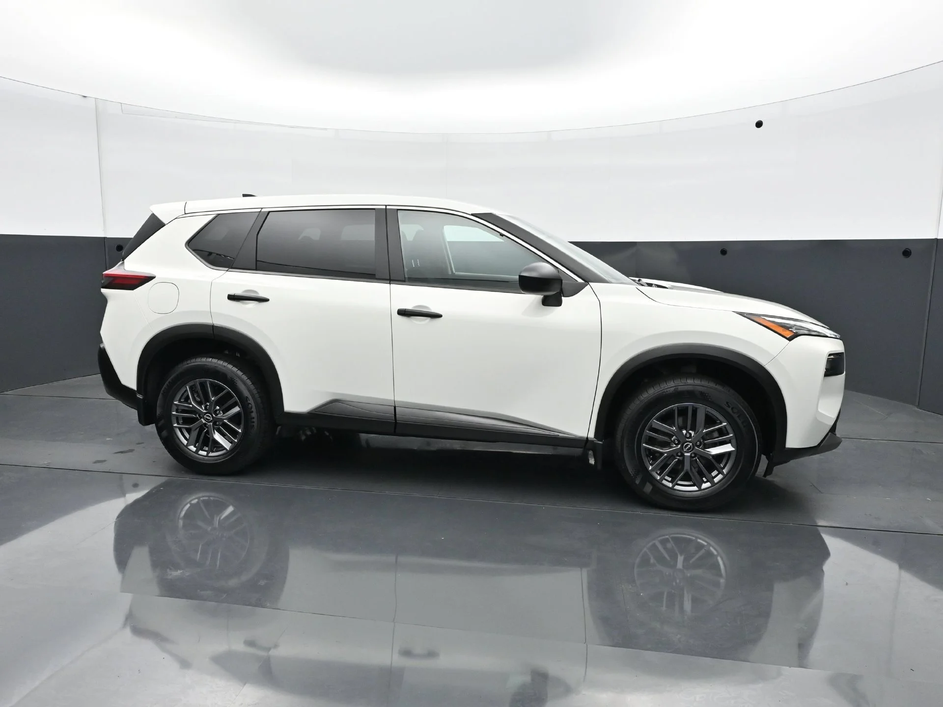 Used 2023 Glacier White Nissan S image 9