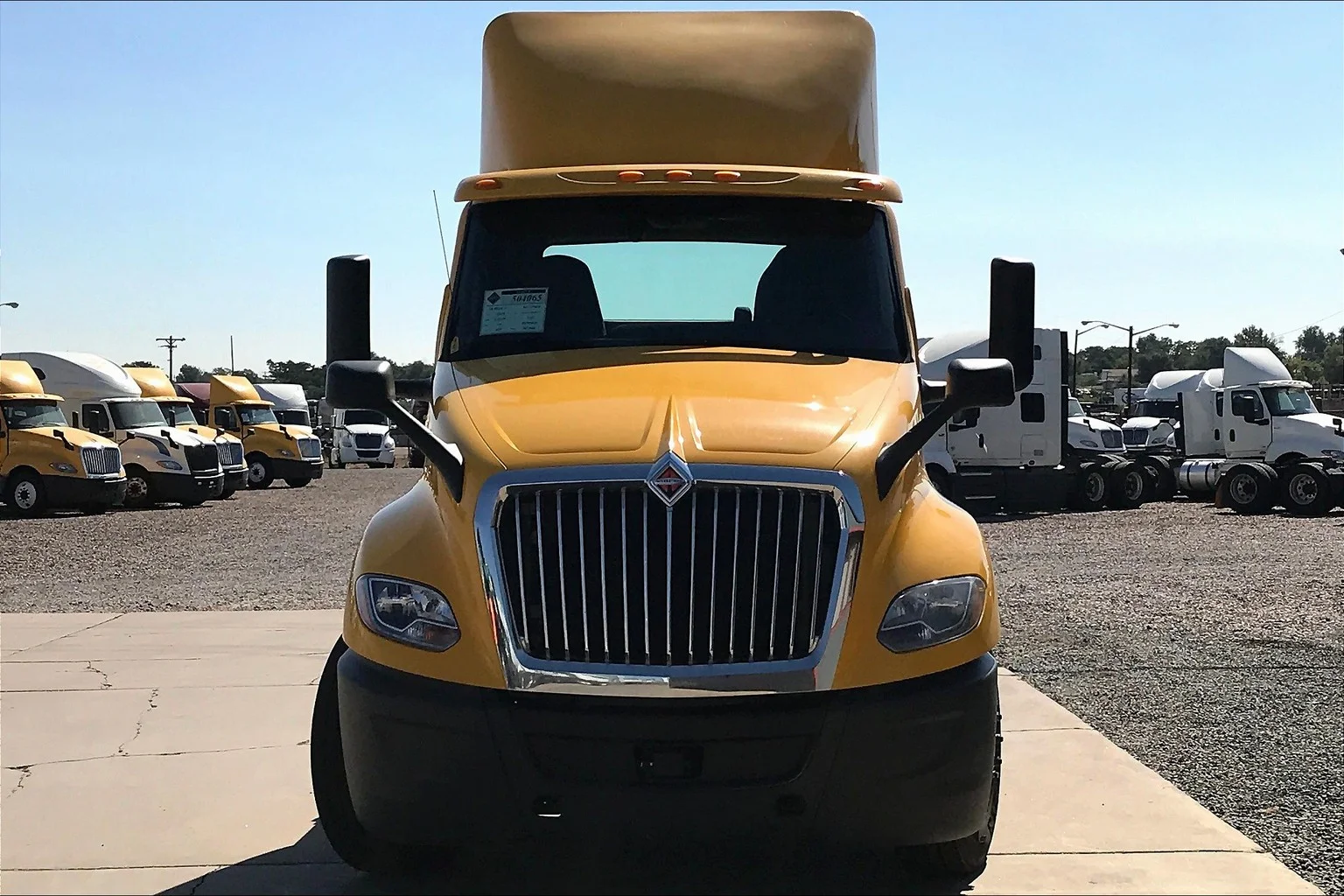 Used 2019 YELLOW International  image 3