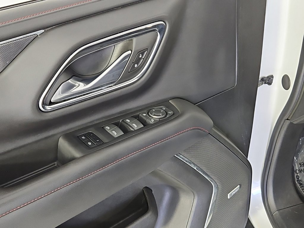 Used 2023 Pearl Chevrolet RST image 12