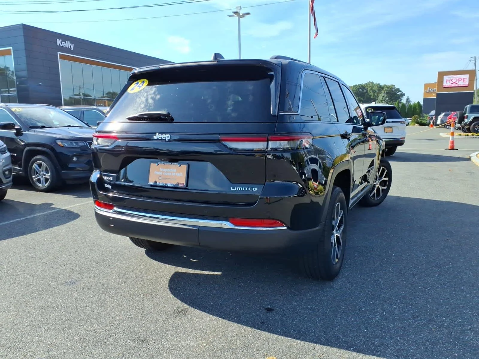 Certified Used 2024 Diamond Black Crystal Pearlcoat Jeep Limited image 8