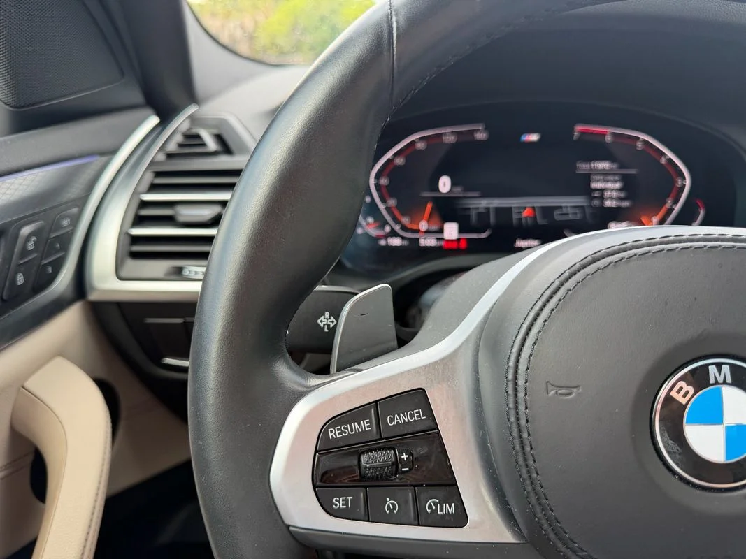 Used 2024  BMW xDrive30i image 10