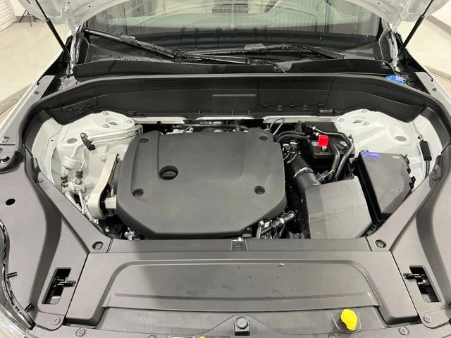 New 2026 Crystal White Volvo Plus image 22
