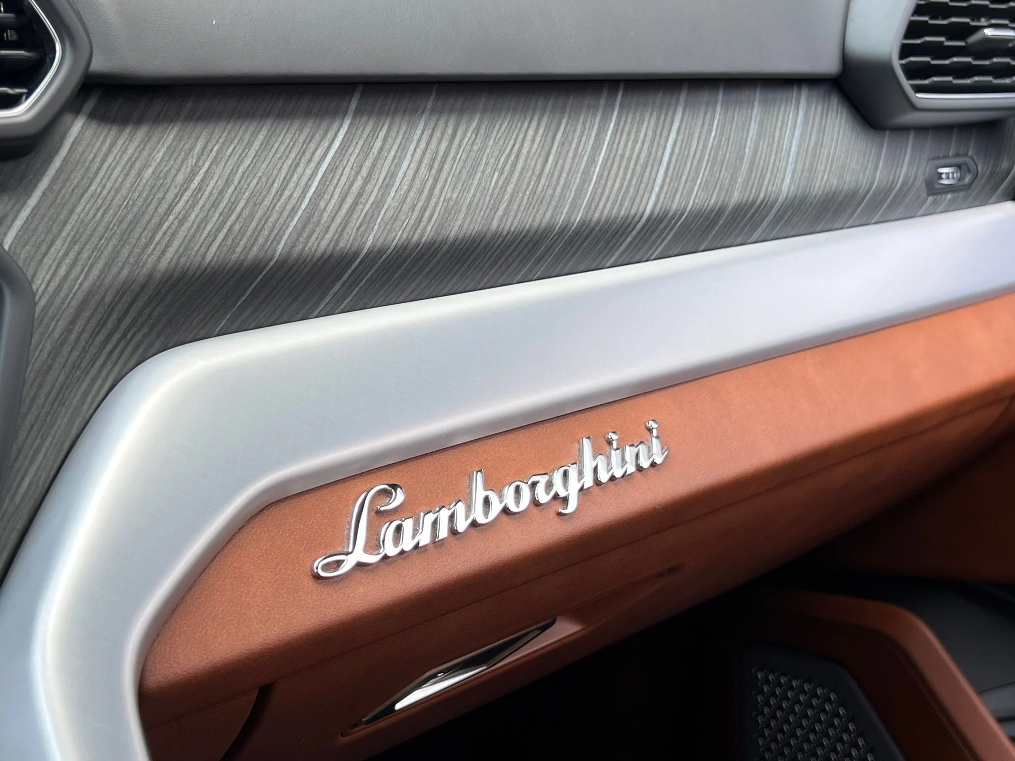 Used 2019 Blue Lamborghini Base image 35