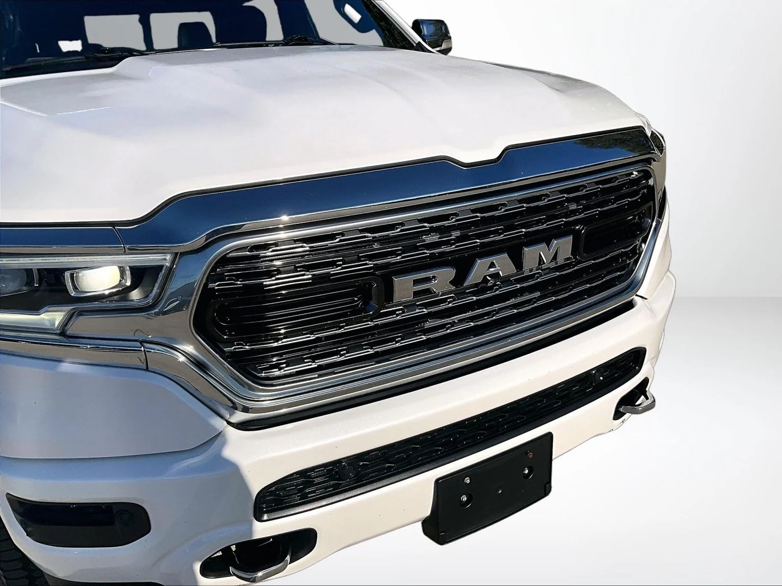 Used 2020 Off-white Ram Limited image 29