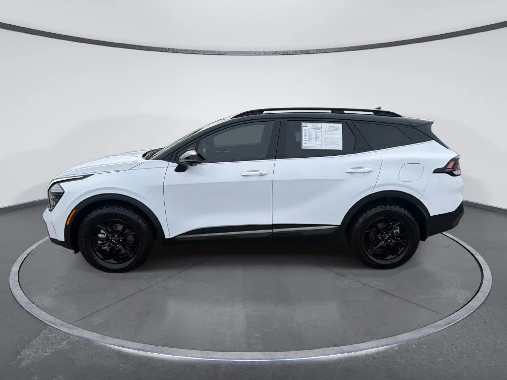 Used 2023 White Kia X-Pro Prestige image 4