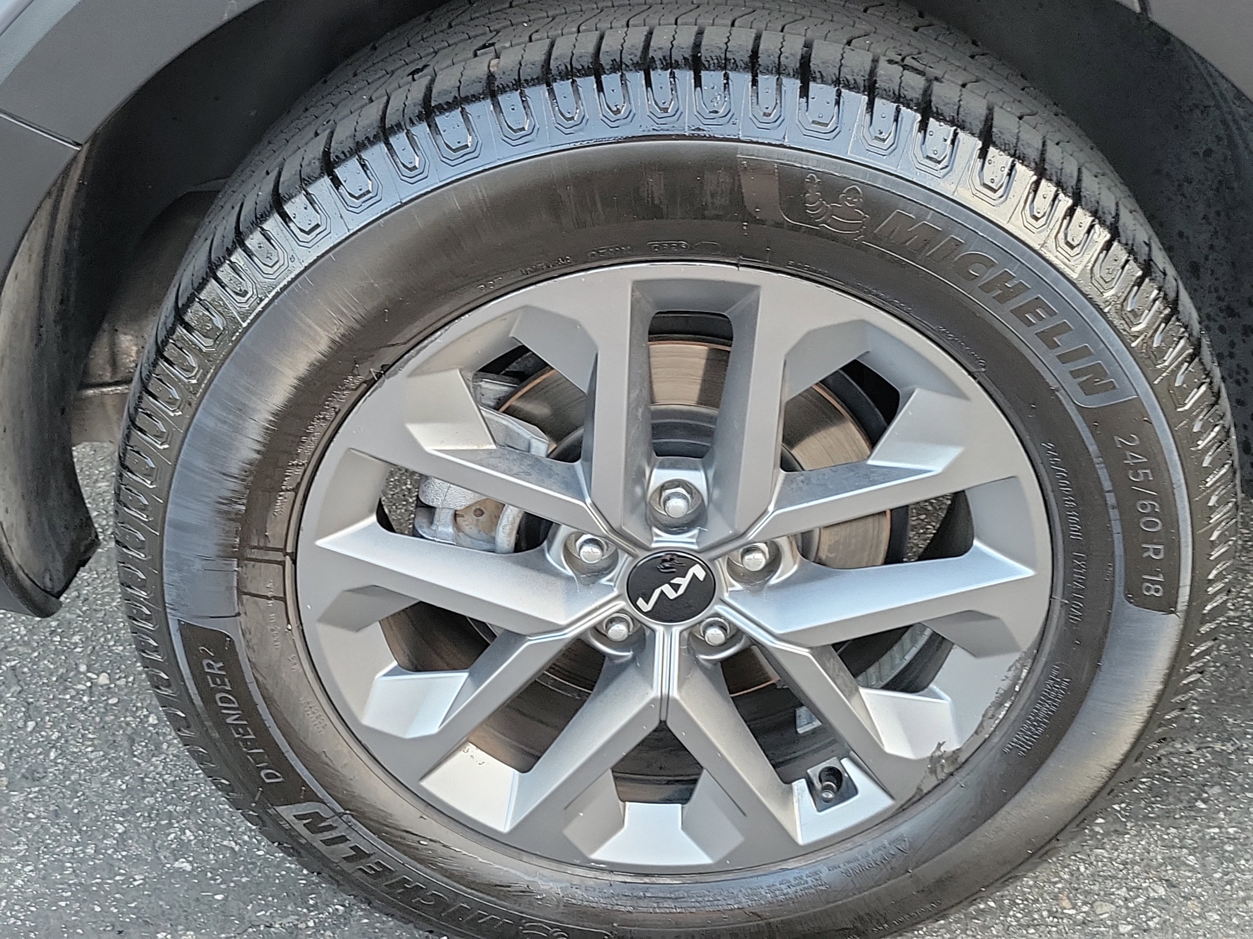 2025 Kia Telluride LX - Photo 24