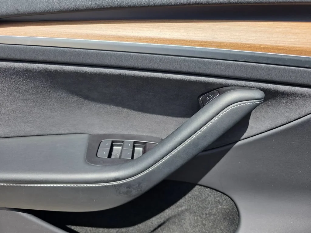 Used 2023  Tesla Long Range image 16
