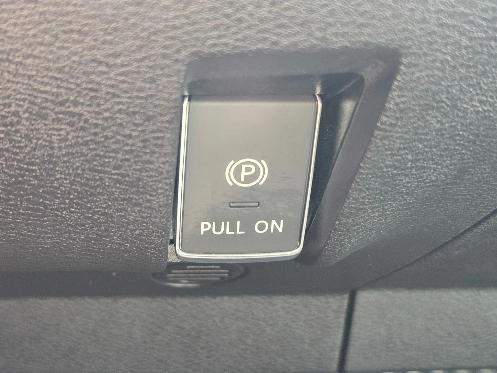 Used 2025 Deep Ocean Blue Pearl/Black Diamond Pearl Nissan ENGAGE image 28
