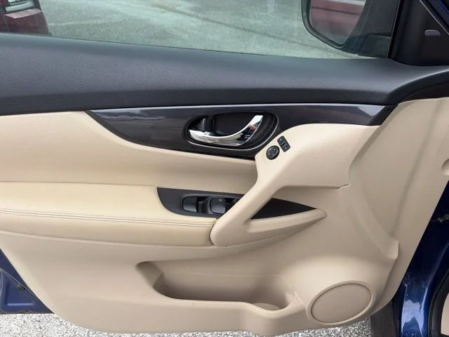 Used 2020 Blue Nissan SV image 29