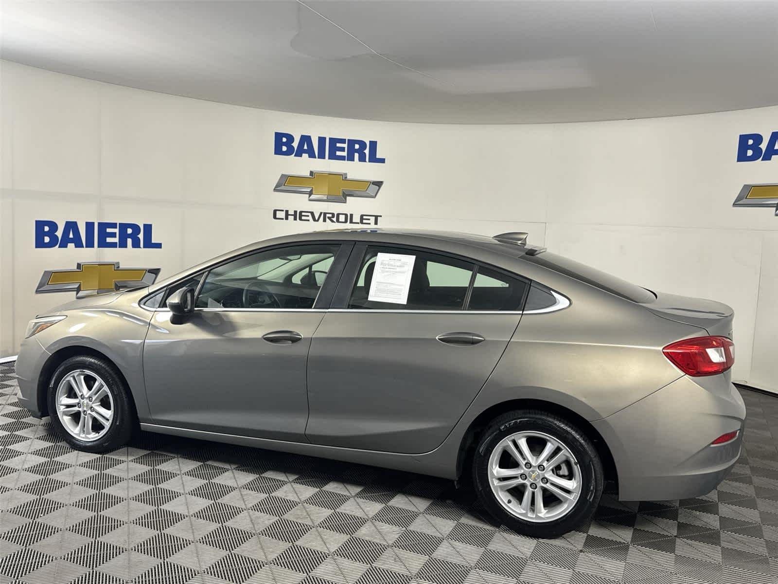 Used 2017 Chevrolet Cruze LT with VIN 3G1BE5SM8HS557744 for sale in Wexford, PA