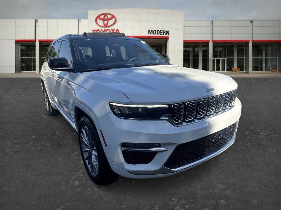 Used 2025 Bright White Clearcoat Jeep Summit image 3