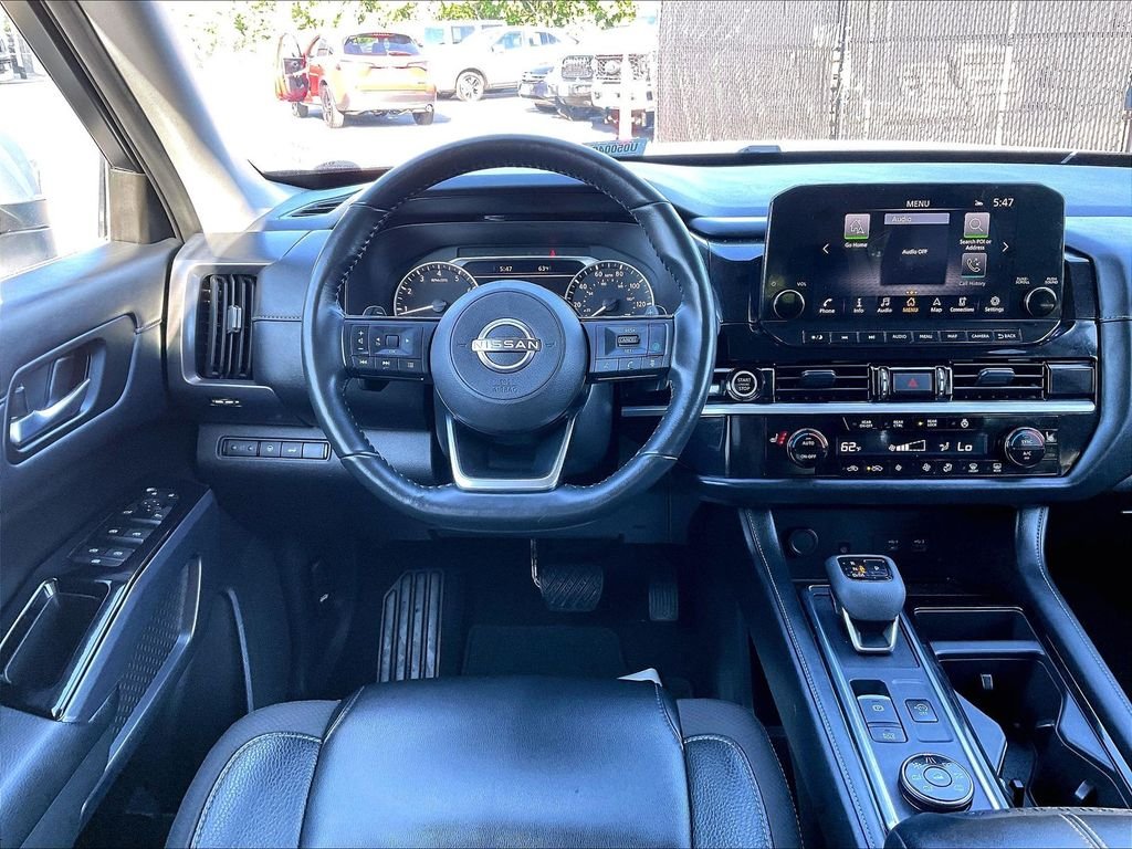 Used 2023 Silver Nissan SL image 18