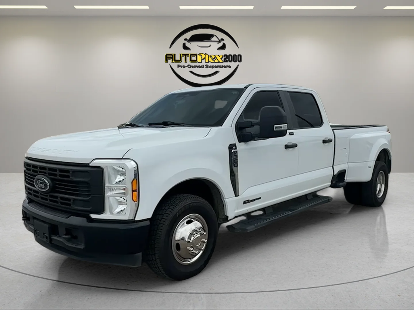 Used 2024 White Ford XL image 3