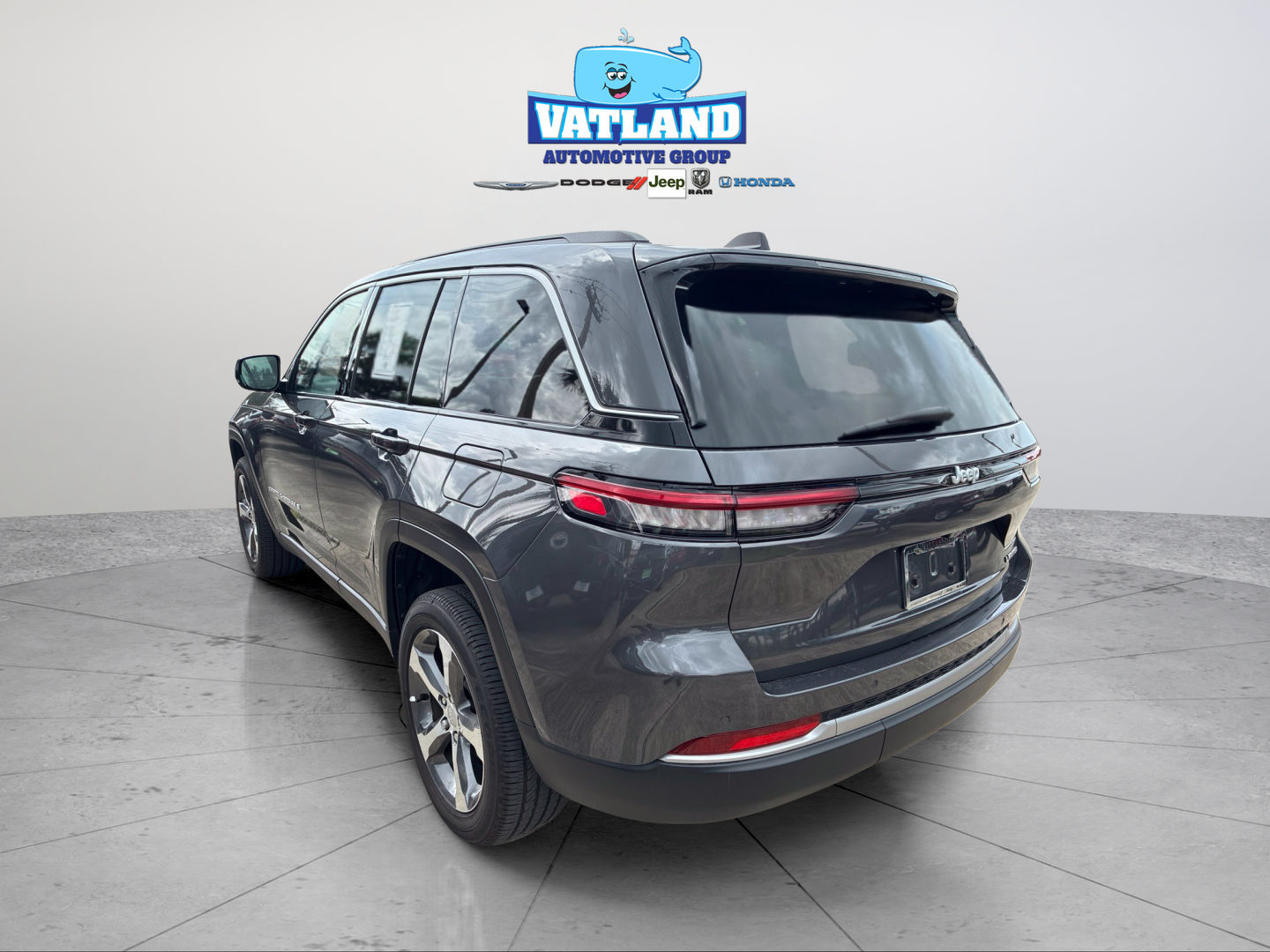 Used 2026 Gray Jeep Limited image 3