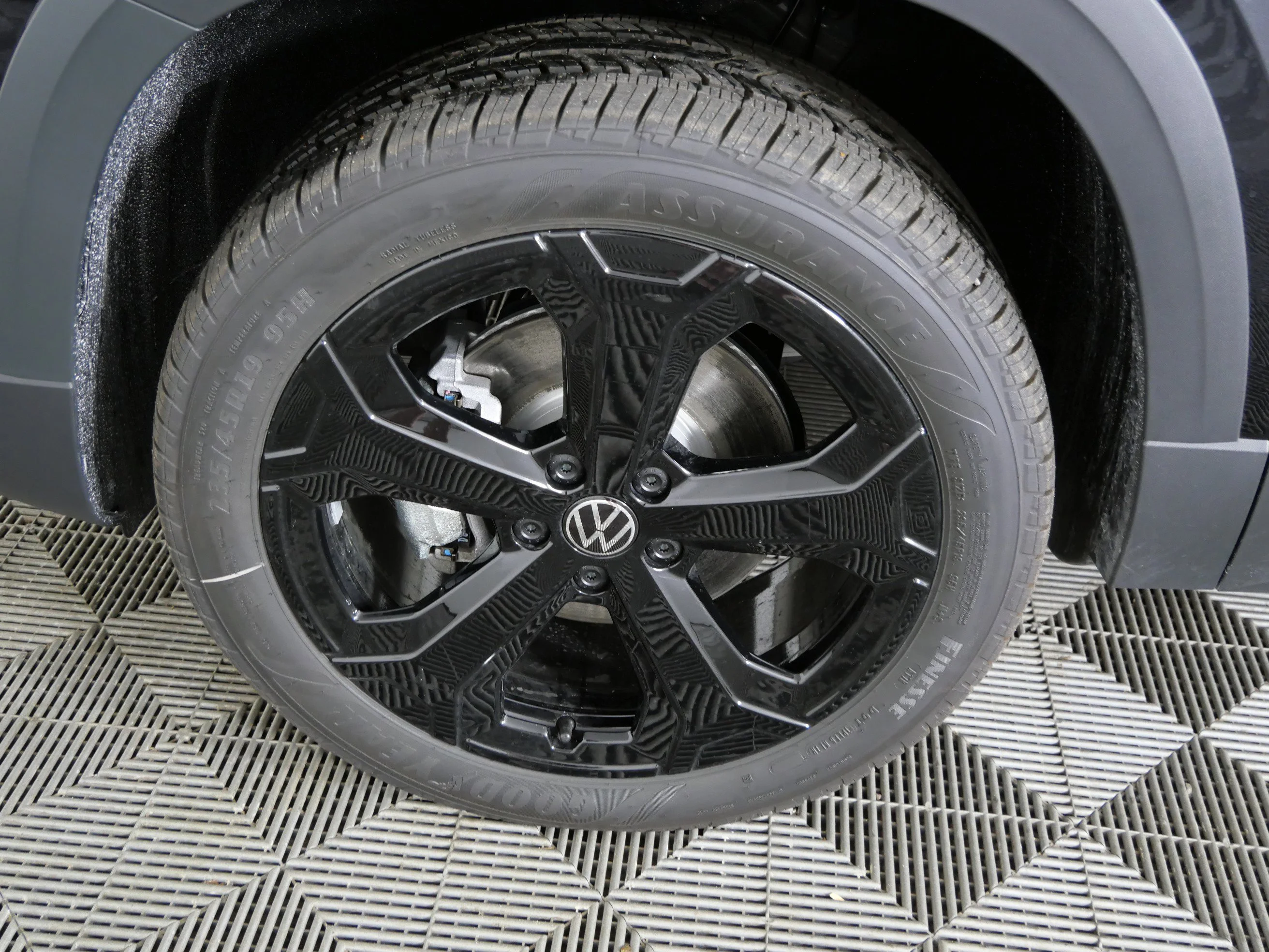 New 2026 Deep Black Pearl Volkswagen SE Black image 15