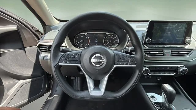 Used 2025 Gray Nissan SV image 11