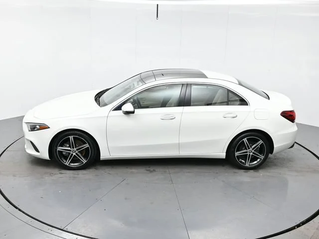 Used 2022 Polar White Mercedes-Benz A 220 image 35