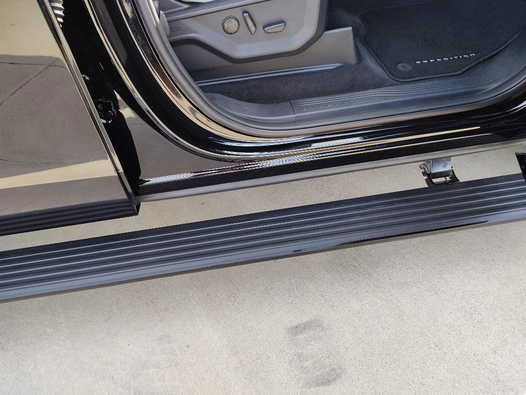 Used 2025 Agate Black Metallic Ford Platinum image 15