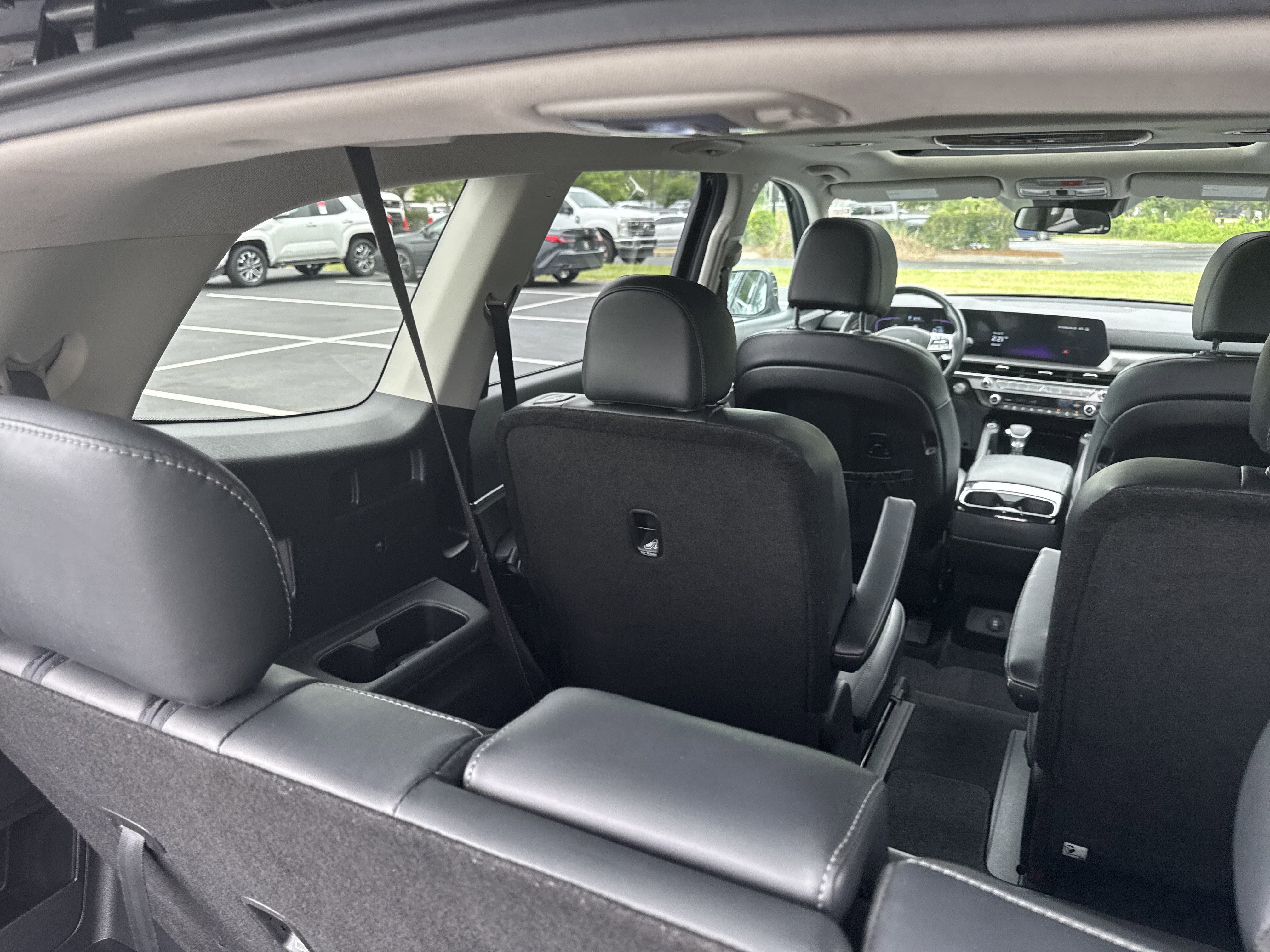 Used 2025 Ebony Black Kia S image 31