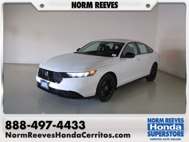 Certified Used 2025 Platinum White Pearl Honda SE image 1