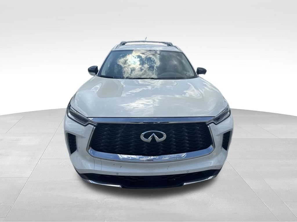 Used 2022 White INFINITI Sensory image 2