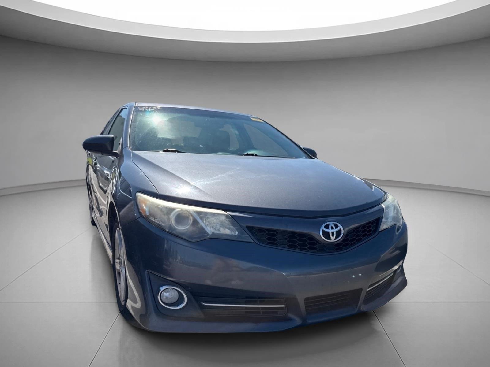 Used 2014 Magnetic Gray Metallic Toyota SE image 22