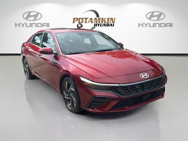 Used 2025 Red Hyundai SEL Convenience image 3