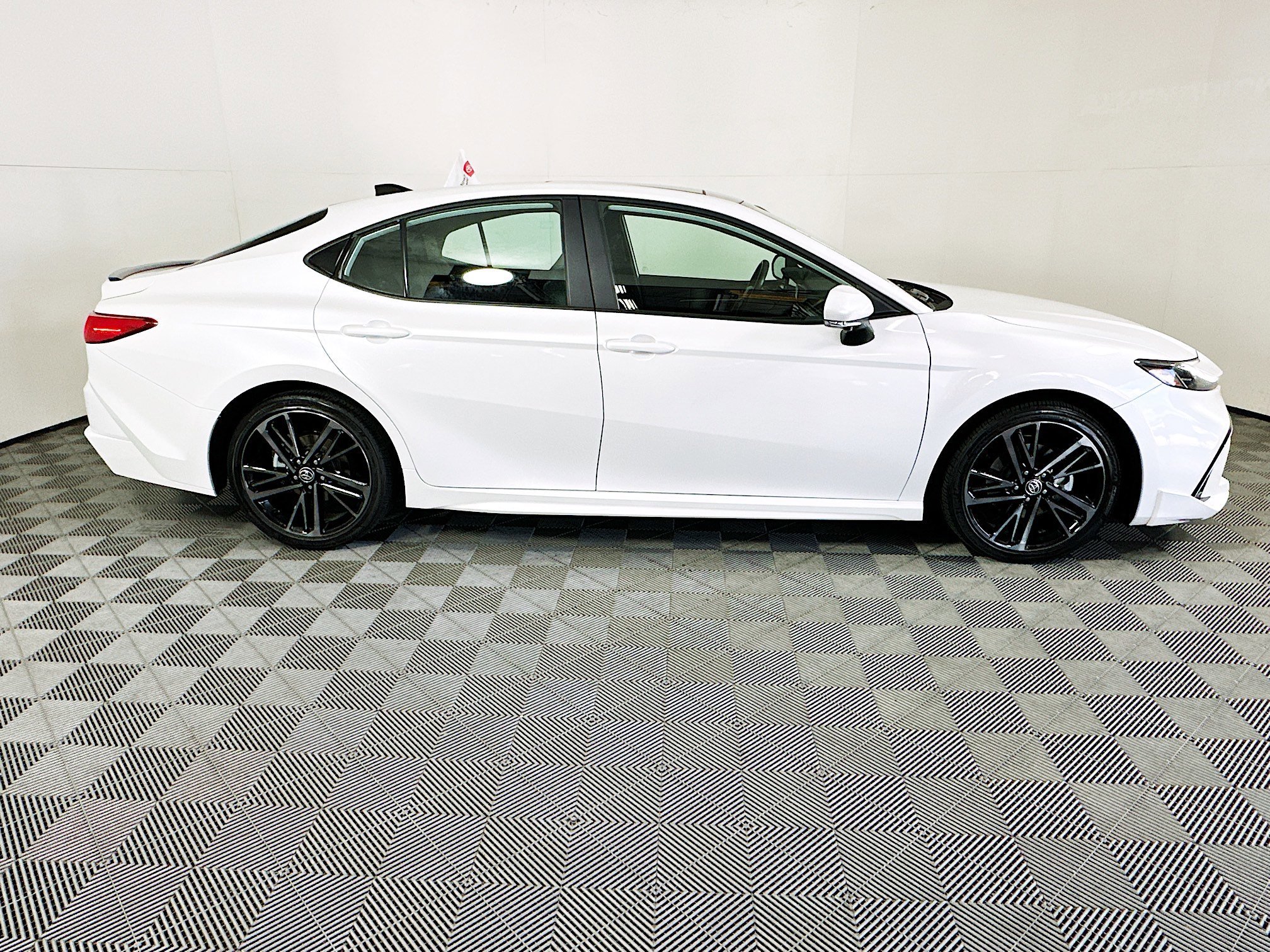 2025 Toyota Camry thumbnail 4