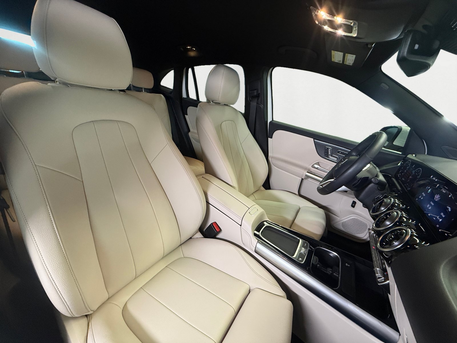 Used 2026 Polar White Mercedes-Benz GLA 250 image 15