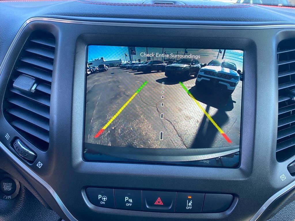 Used 2023 Diamond Black Crystal Pearlcoat Jeep Trailhawk image 14