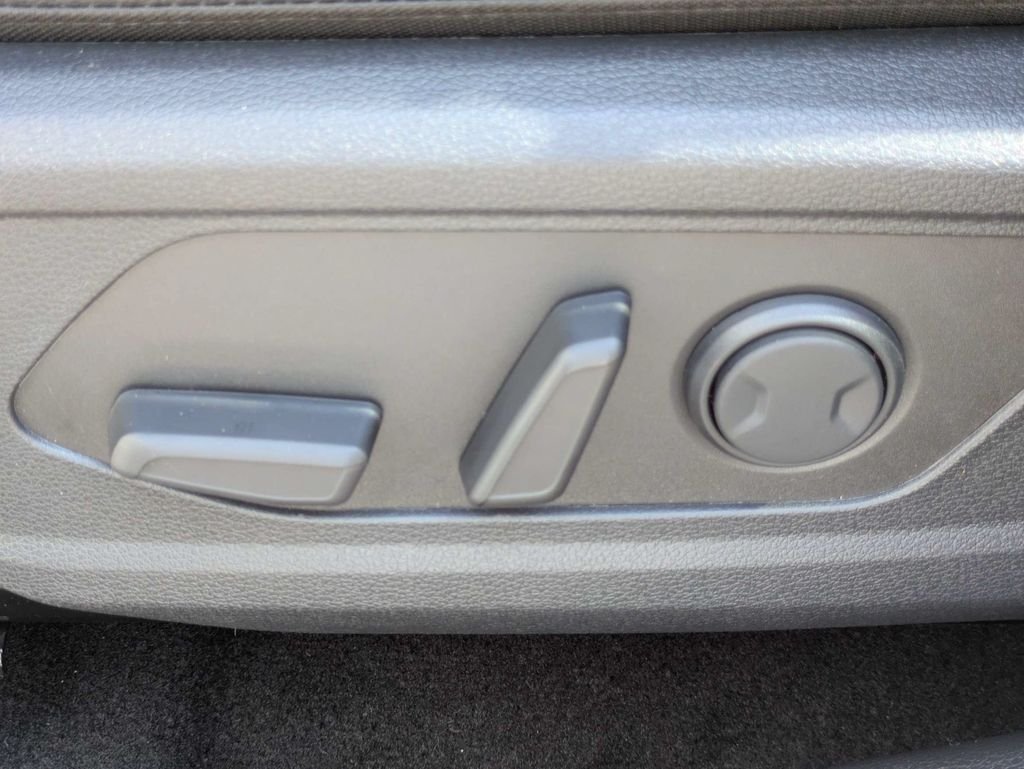 New 2026 Glacial White Pearl Kia EX image 21