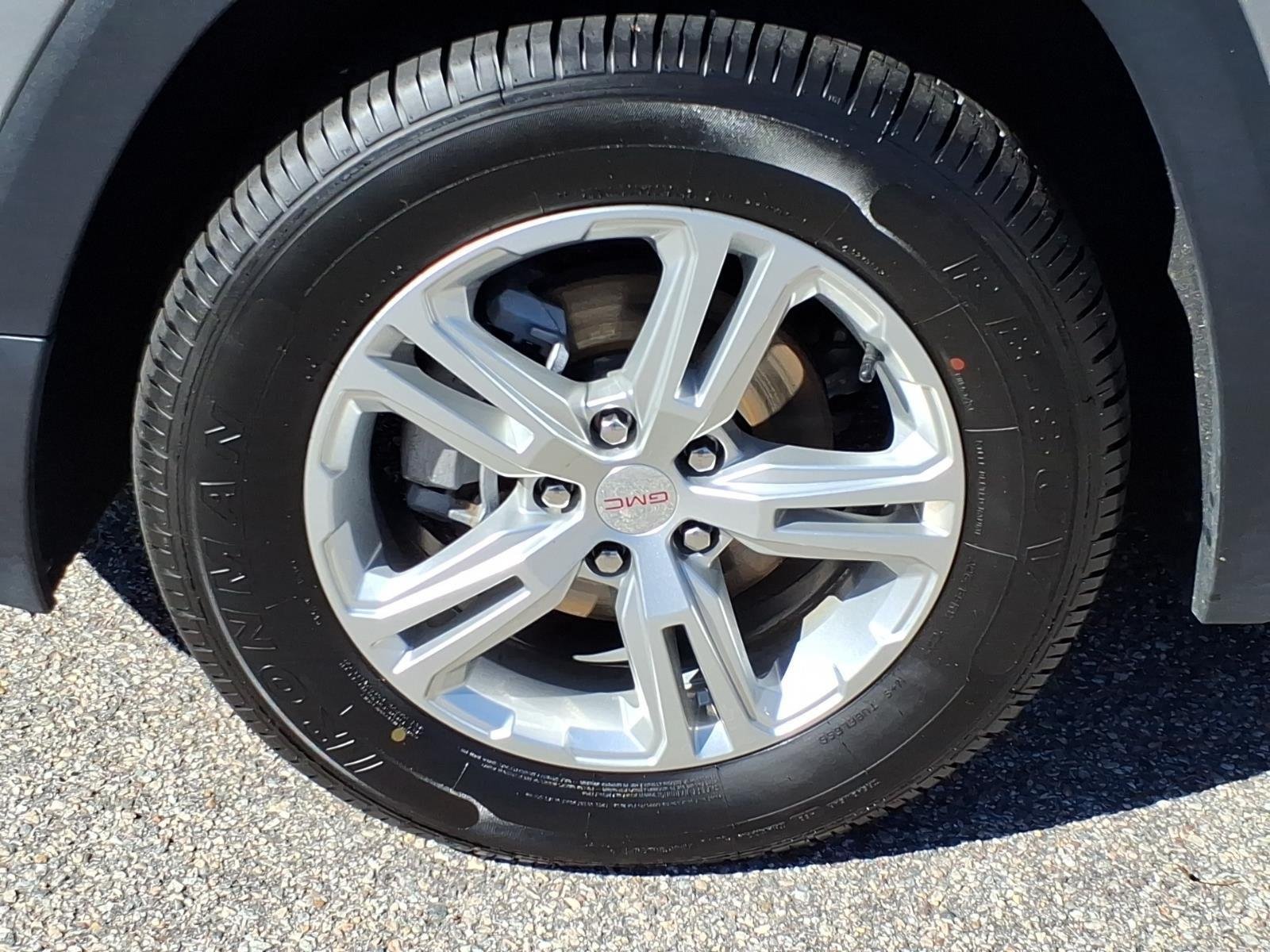 Used 2024 Sterling Metallic GMC SLE image 4