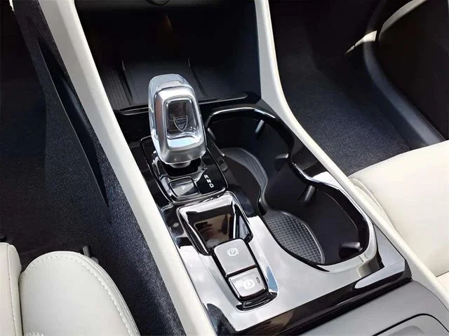 2026 Volvo XC40 Plus - Photo 20