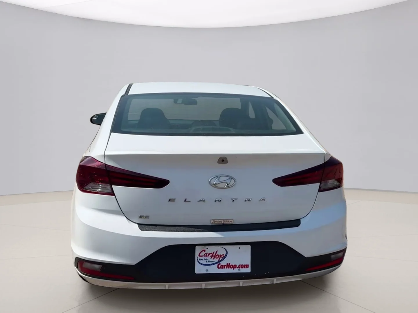 Used 2019 White Hyundai SE image 4