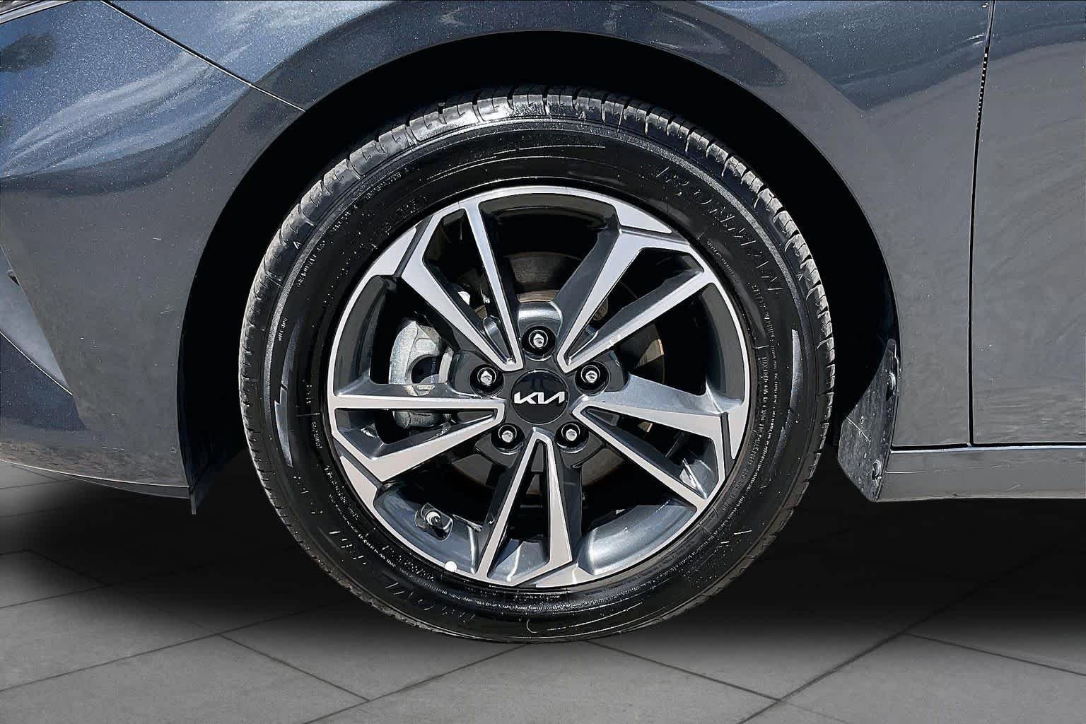 Used 2024 Gravity Gray Kia LXS image 11