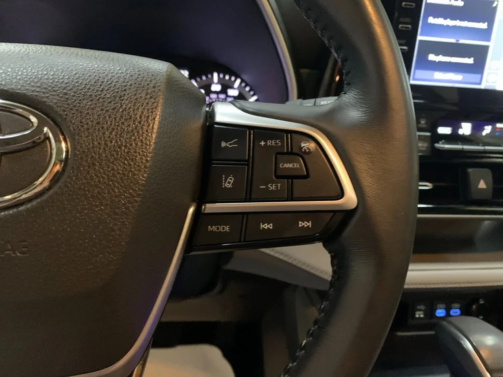 Used 2022 Beige Toyota XLE image 31