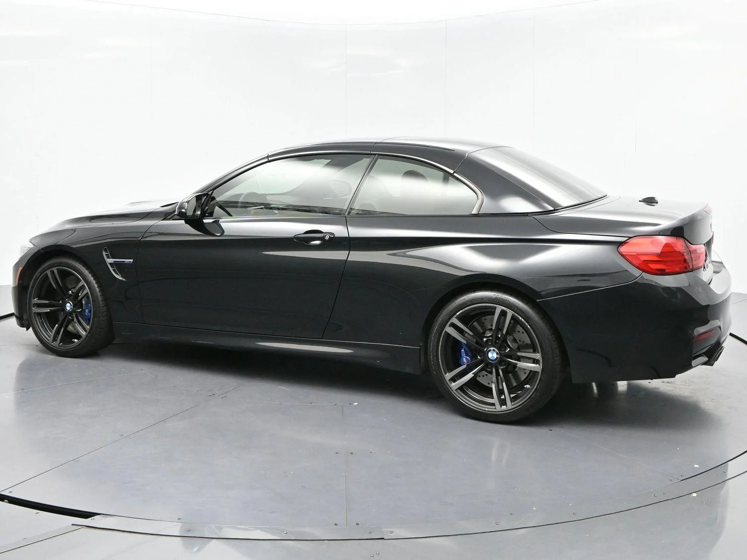 Used 2015 Black Sapphire Metallic BMW M4 image 5