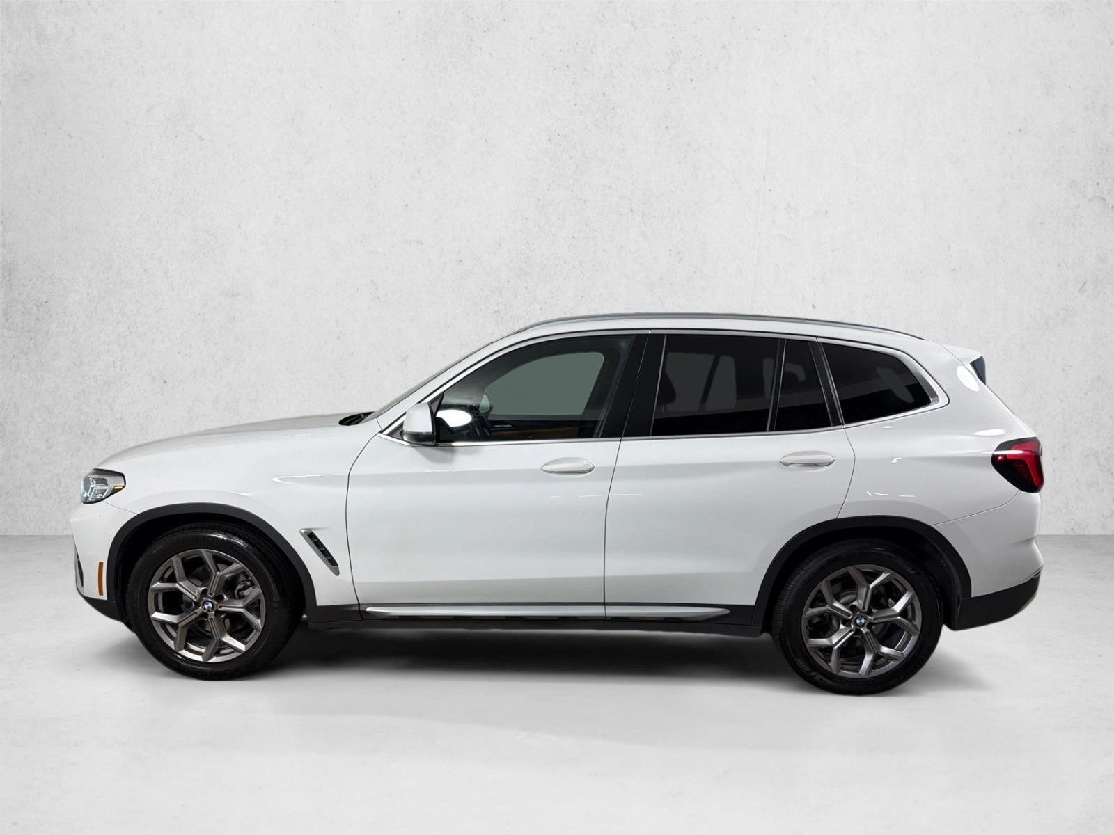 Used 2022 Alpine White BMW sDrive30i image 8