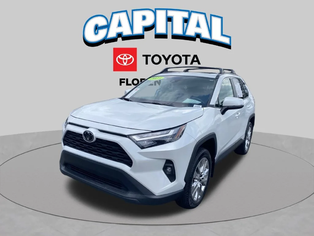 Used 2025 Beige Toyota XLE Premium image 2